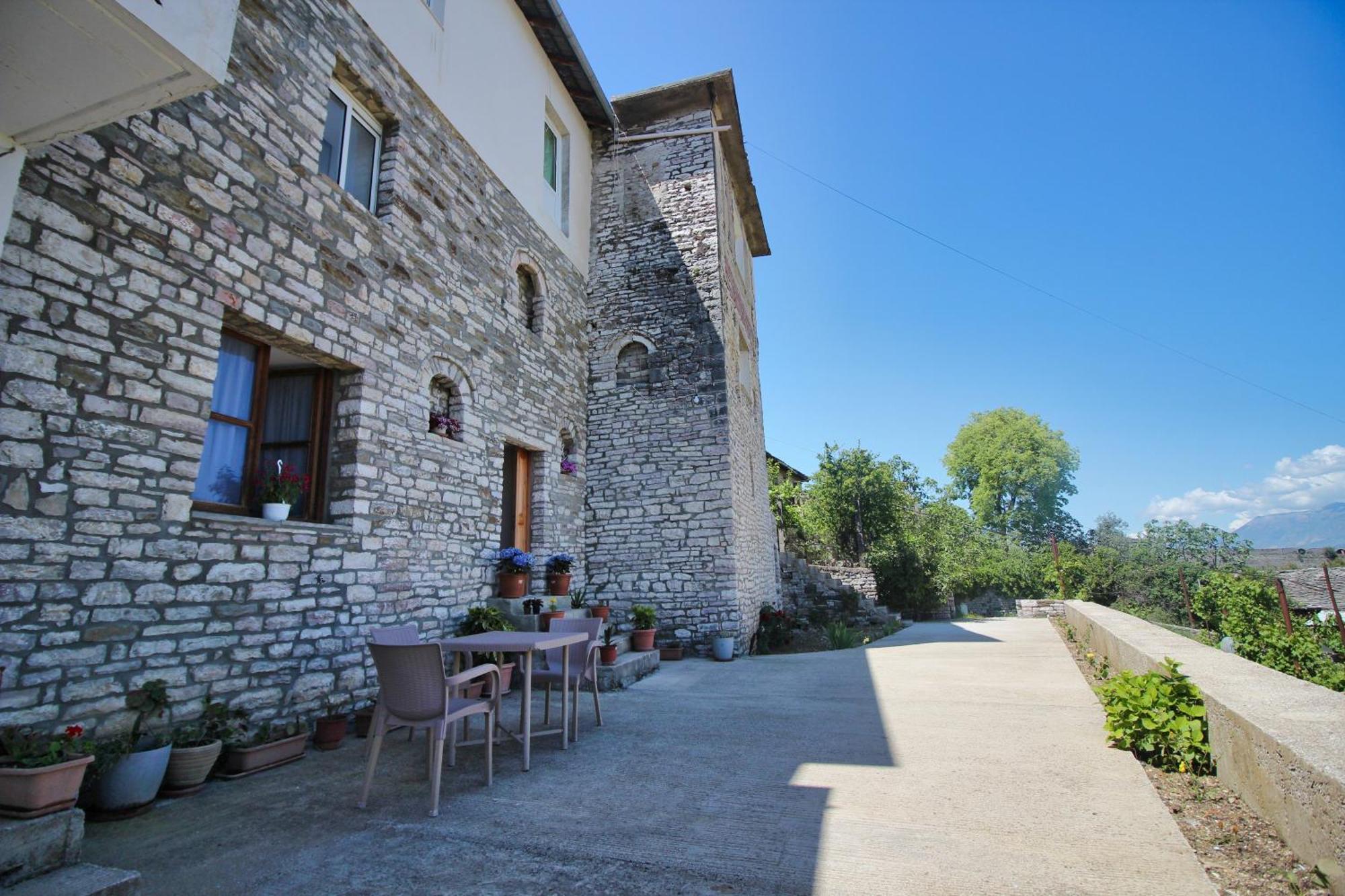 Guri Guesthouse Gjirokastër Екстериор снимка