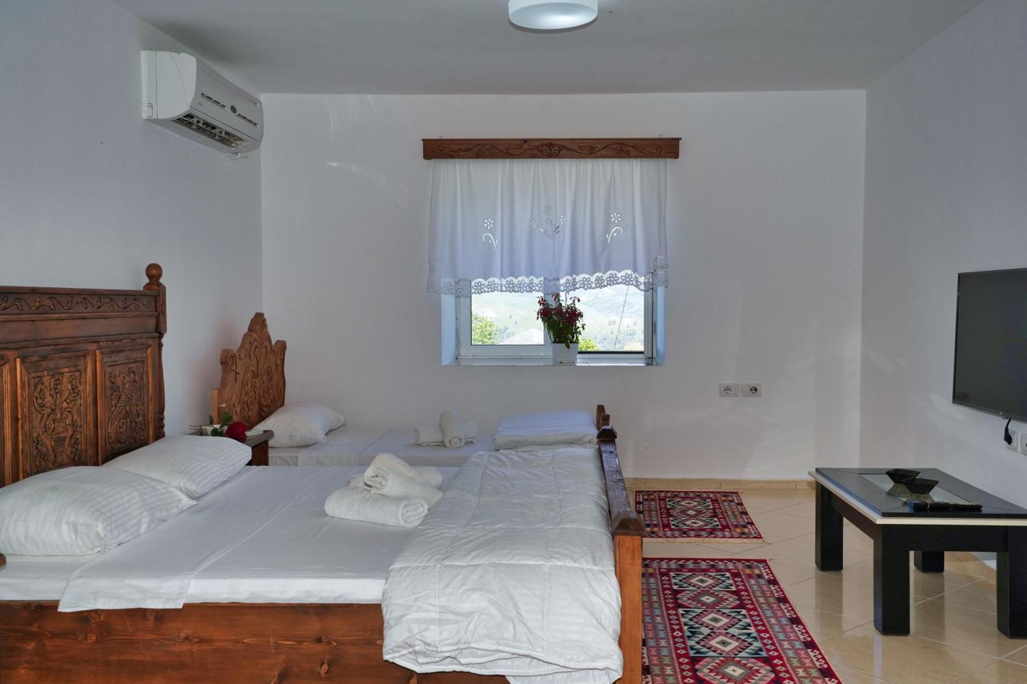 Guri Guesthouse Gjirokastër Екстериор снимка