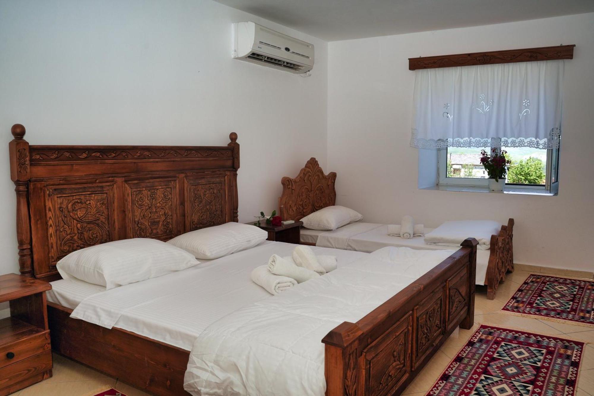 Guri Guesthouse Gjirokastër Екстериор снимка