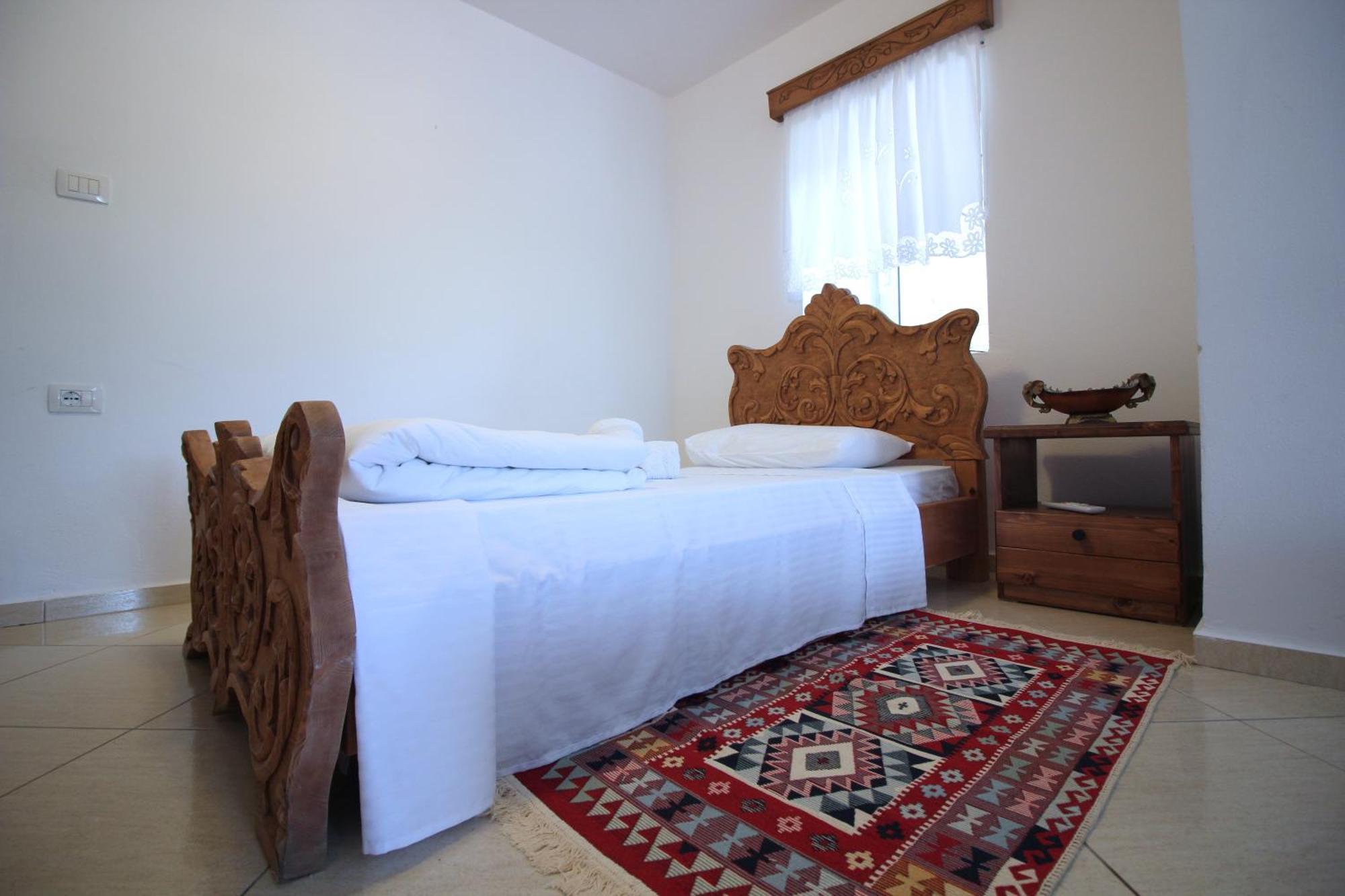 Guri Guesthouse Gjirokastër Екстериор снимка