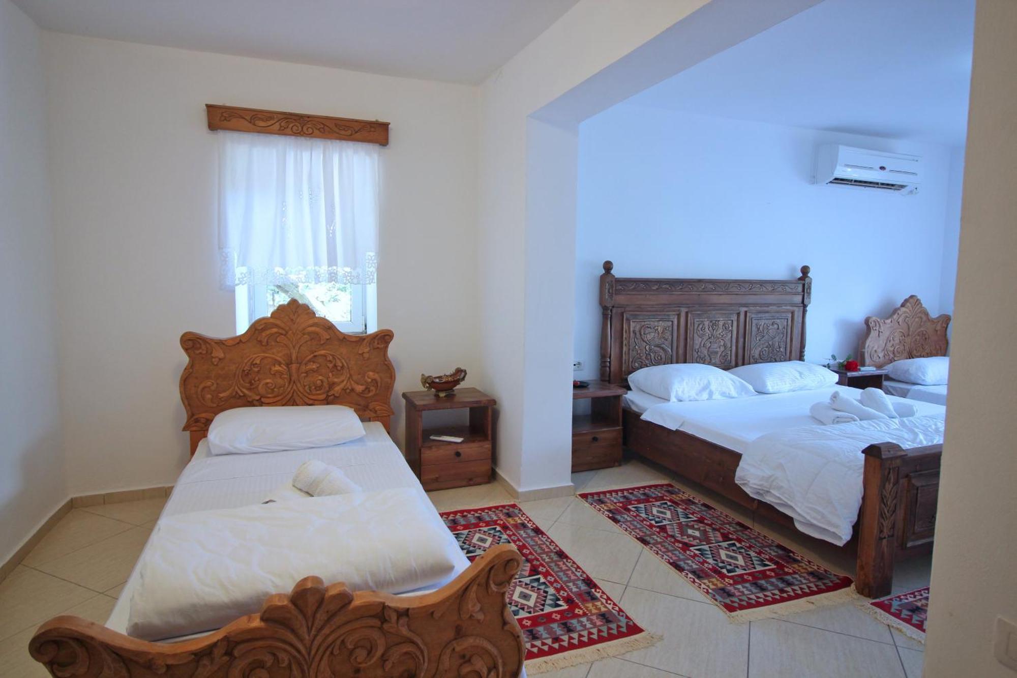 Guri Guesthouse Gjirokastër Екстериор снимка