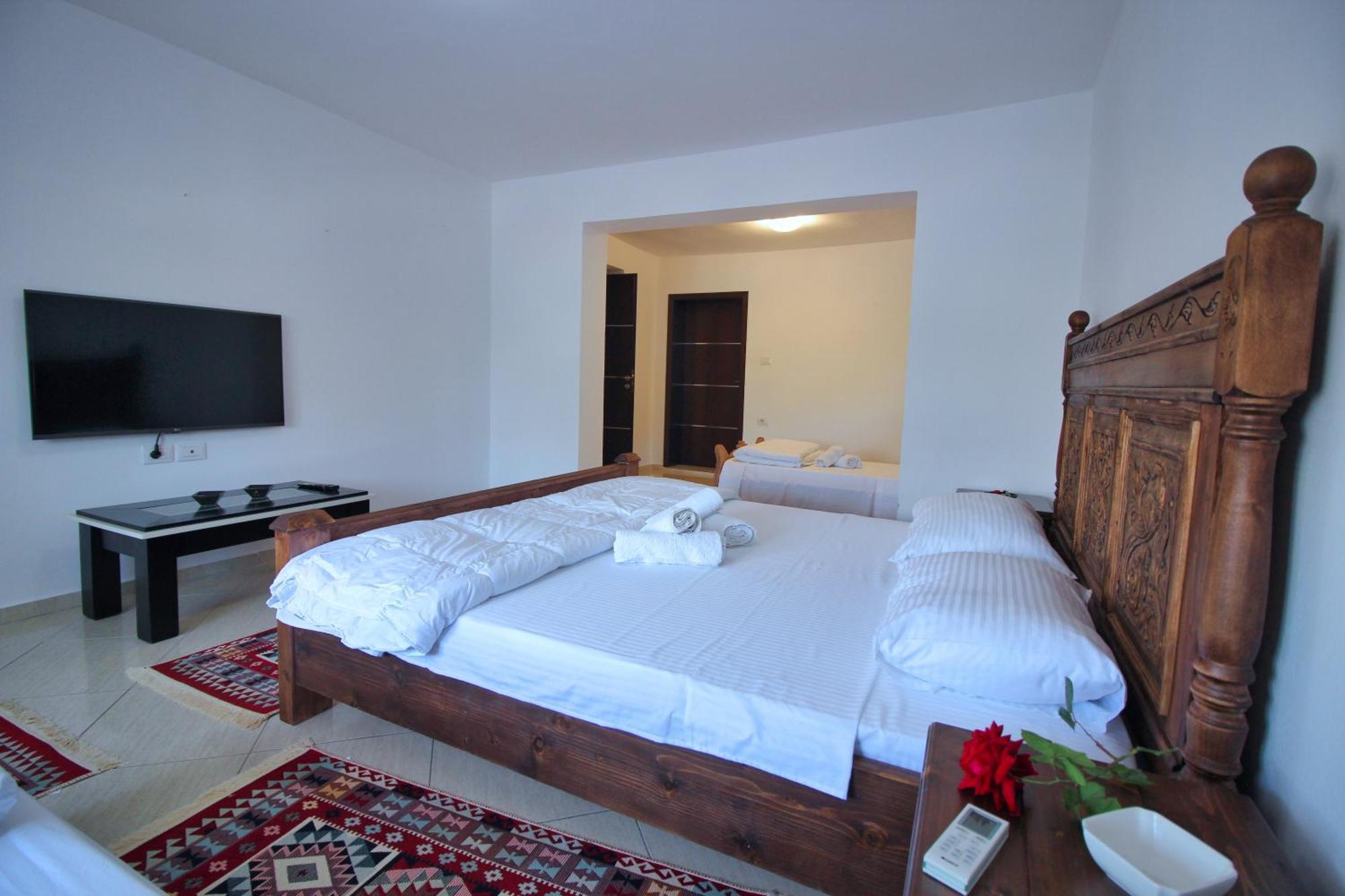 Guri Guesthouse Gjirokastër Екстериор снимка