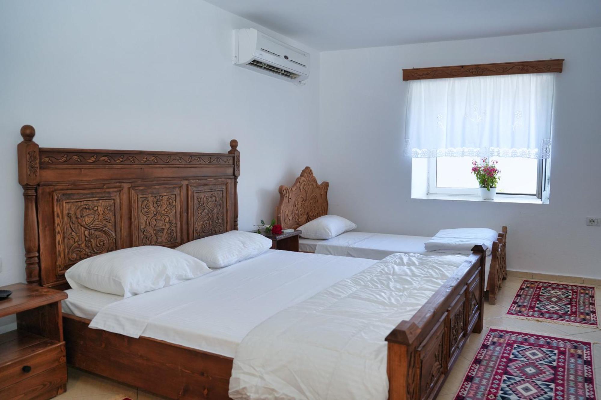 Guri Guesthouse Gjirokastër Екстериор снимка