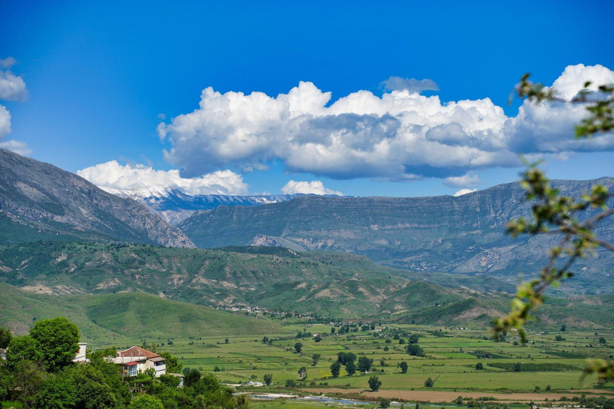 Guri Guesthouse Gjirokastër Екстериор снимка
