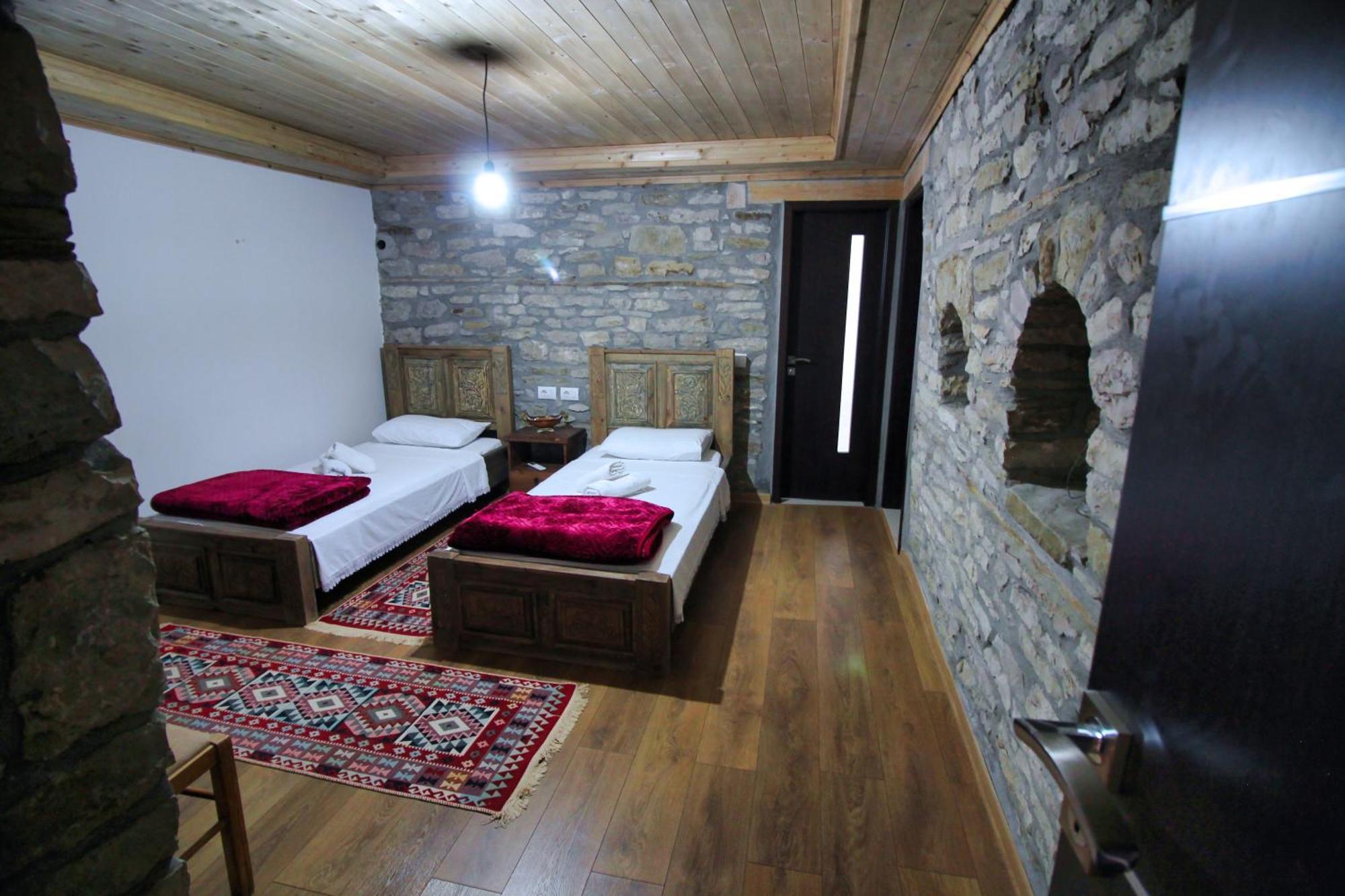 Guri Guesthouse Gjirokastër Екстериор снимка