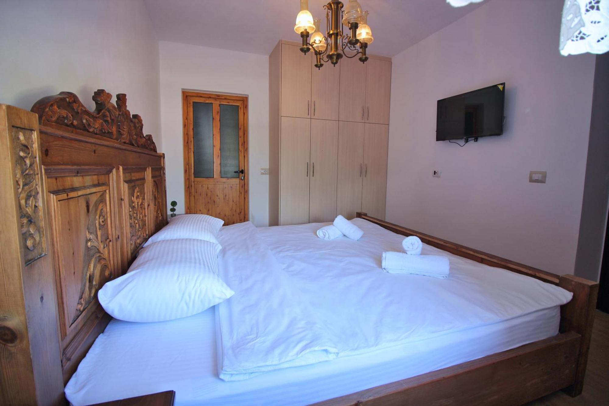 Guri Guesthouse Gjirokastër Екстериор снимка