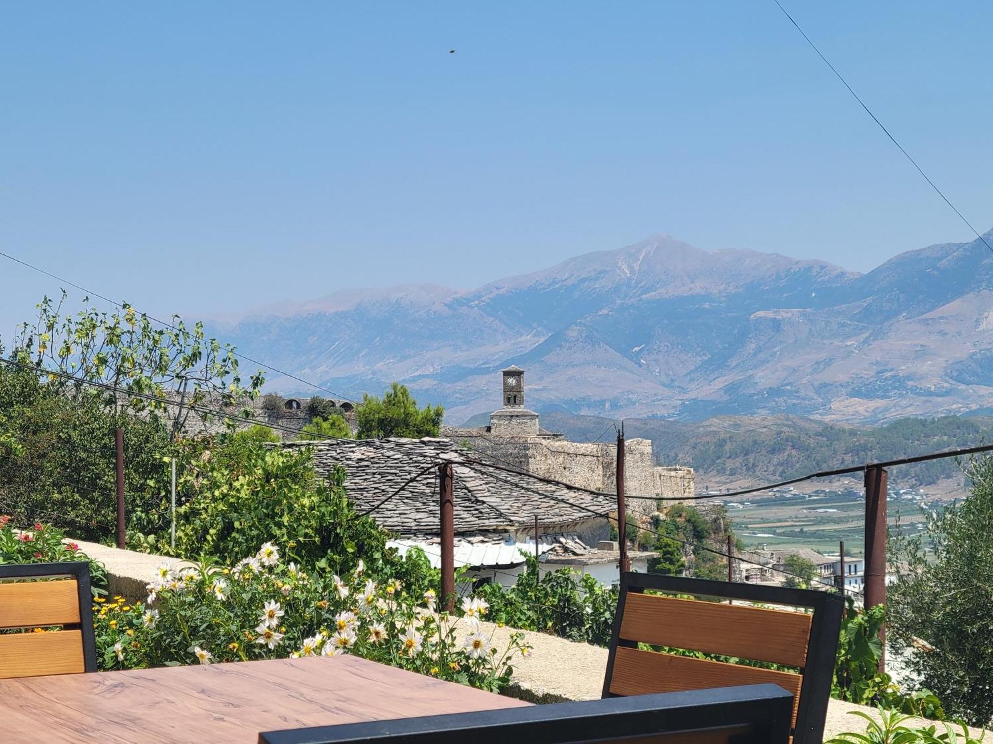 Guri Guesthouse Gjirokastër Екстериор снимка