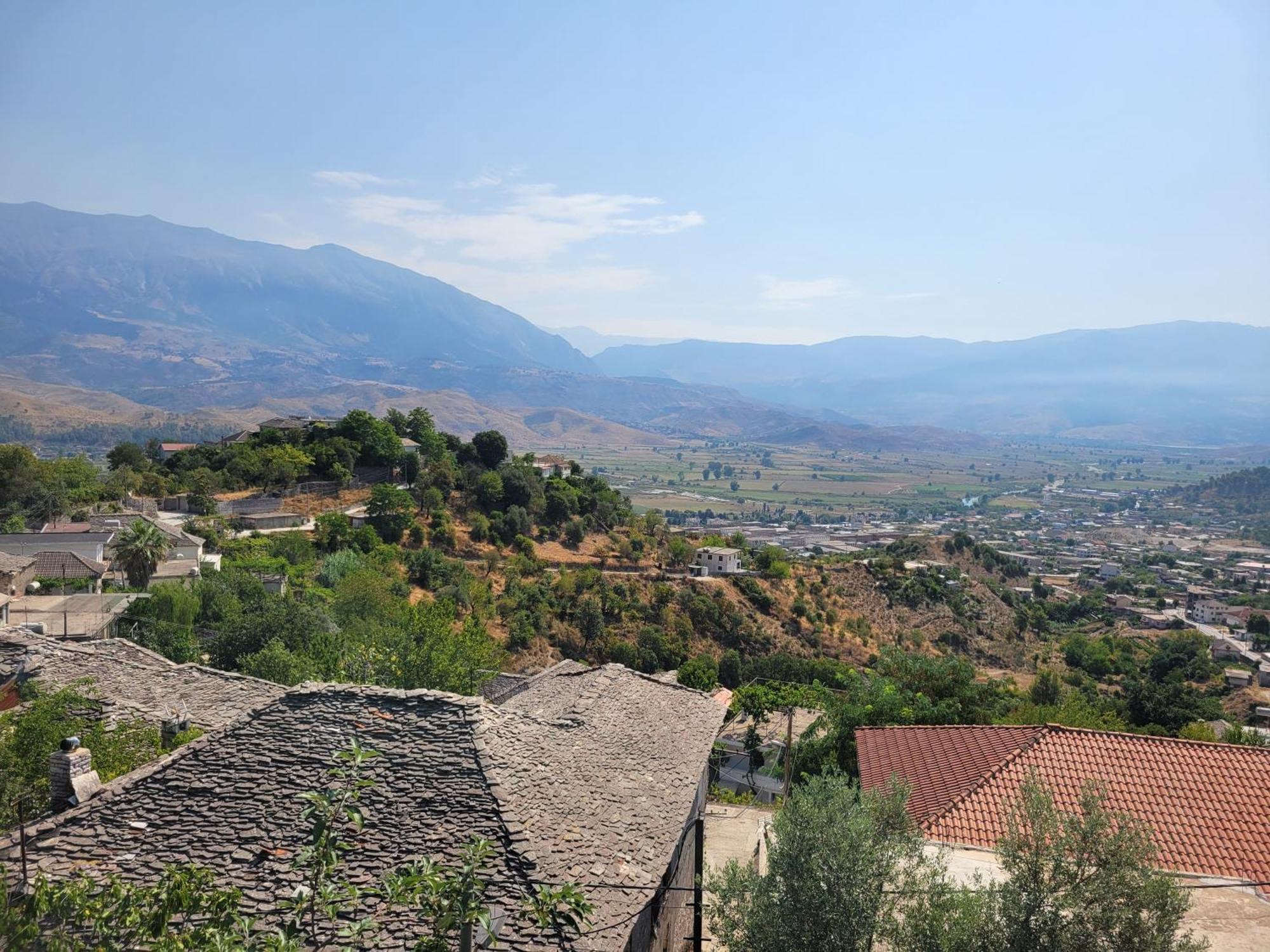 Guri Guesthouse Gjirokastër Екстериор снимка