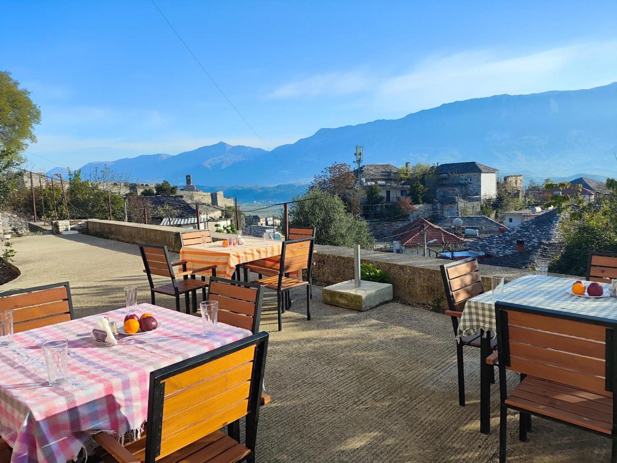 Guri Guesthouse Gjirokastër Екстериор снимка
