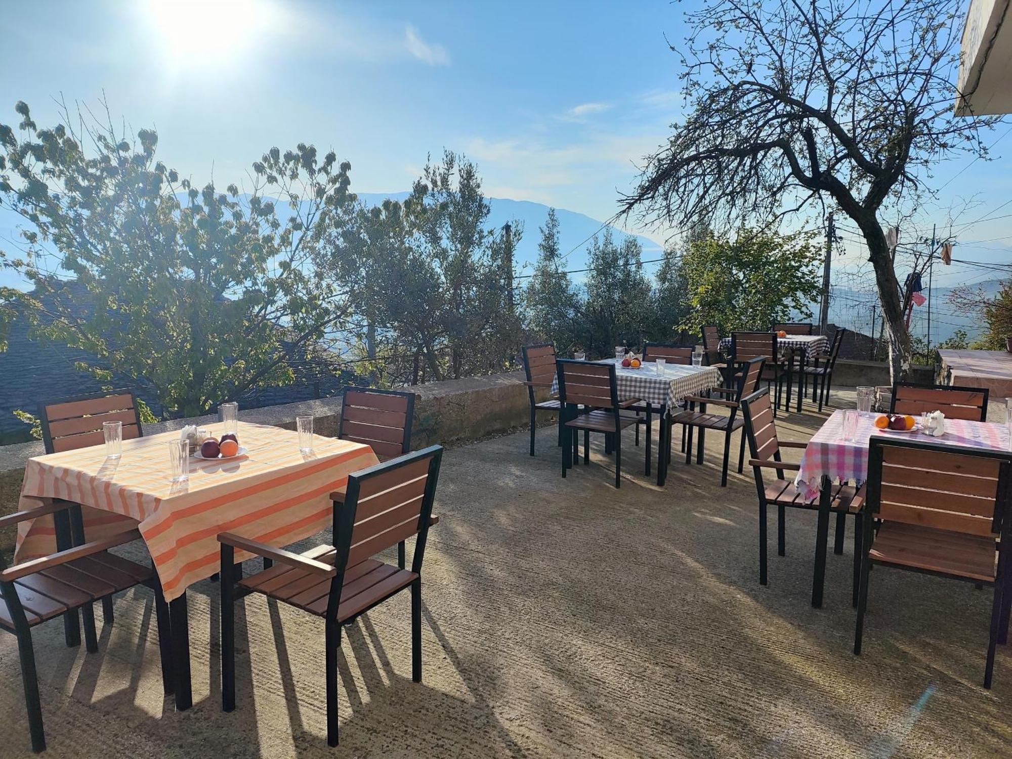 Guri Guesthouse Gjirokastër Екстериор снимка