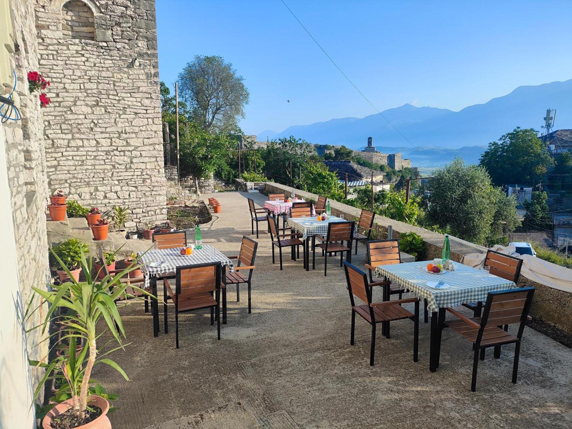 Guri Guesthouse Gjirokastër Екстериор снимка